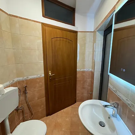 Cozy Double In Center Szkodra