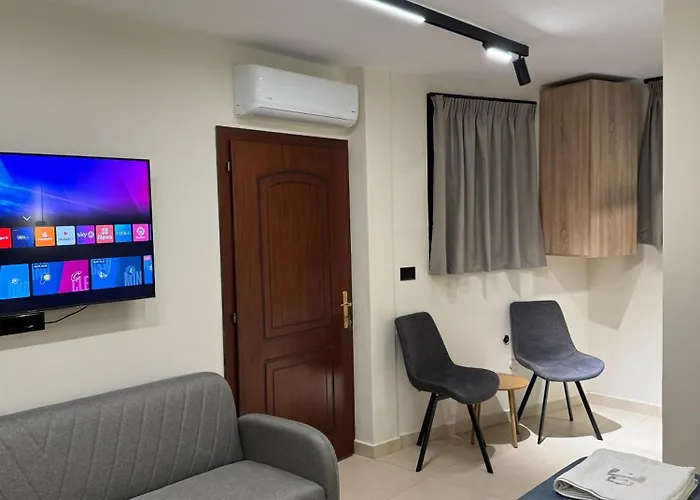 Cozy Double In Center 게스트하우스 3*